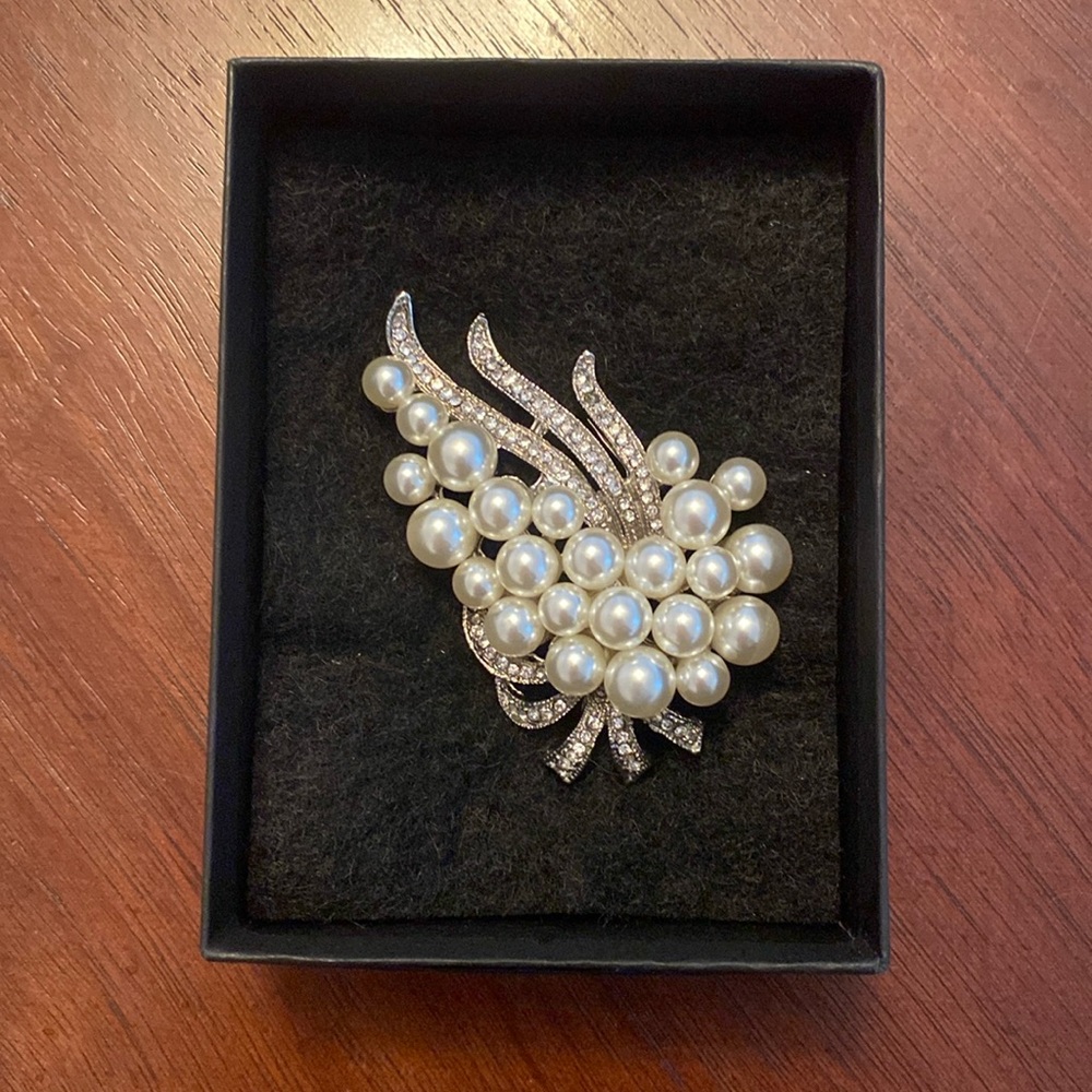 Statement Brooch - Picture 3 of 10